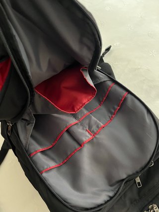 Mochila Samsonite Negra con detalles rojos