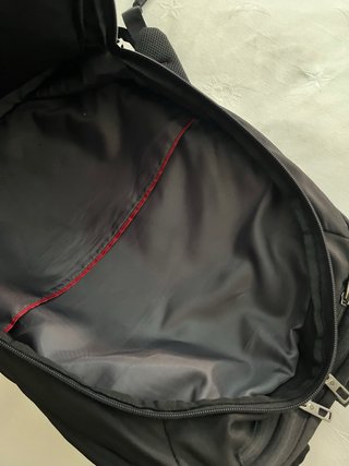Mochila Samsonite Negra con detalles rojos