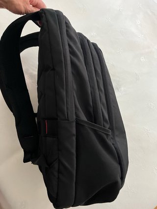 Mochila Samsonite Negra con detalles rojos