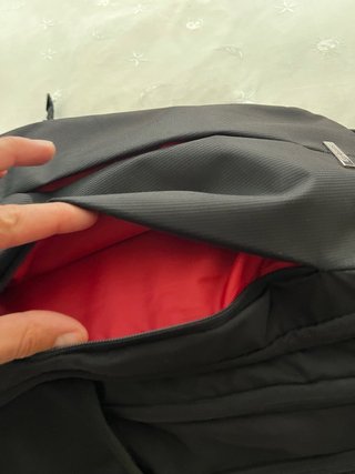 Mochila Samsonite Negra con detalles rojos
