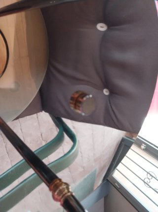 Lámpara colgante dorada y blanca