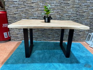 Mesa Comedor Madera y Metal 140cm