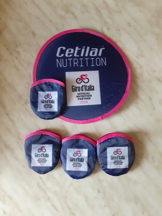 Gadget Giro Italia 2026 frisbee borraccia bandana