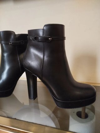 Botas de tacón negras con plataforma