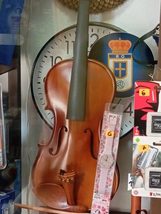 Violín con arco (sin cuerdas ni puente) con maleta