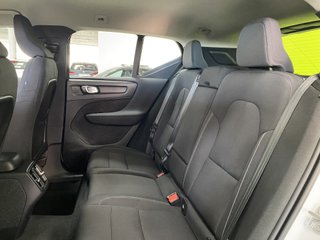 Volvo XC40 Momentum Pro T2 1.5 129CV Auto. EL TOP!