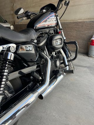 Harley Davidson 883R Negra, 15.000km.