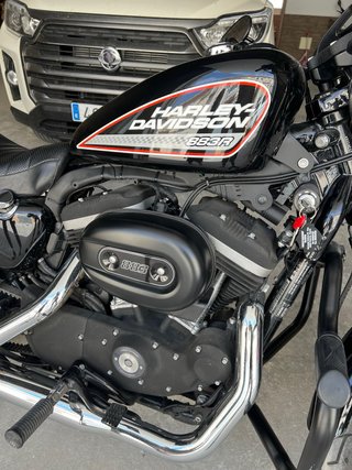 Harley Davidson 883R Negra, 15.000km.