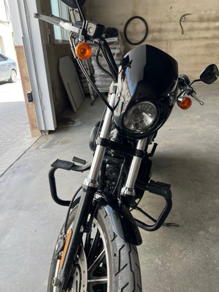 Harley Davidson 883R Negra, 15.000km.