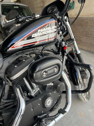 Harley Davidson 883R Negra, 15.000km.