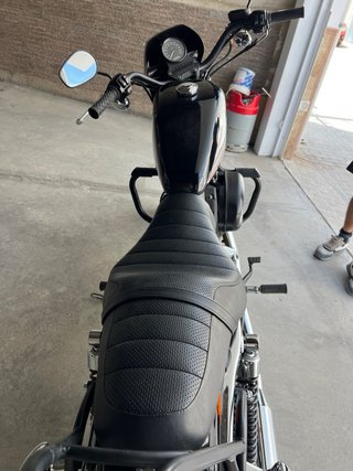 Harley Davidson 883R Negra, 15.000km.