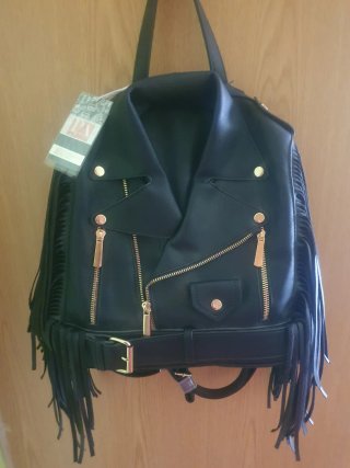 Mochila estilo chaqueta con flecos