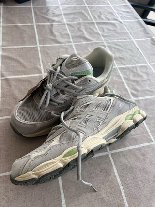 New Balance Gris y Verde