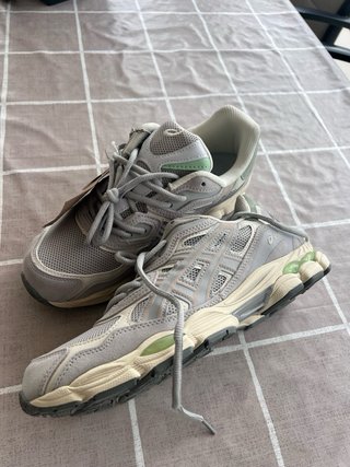 New Balance Gris y Verde