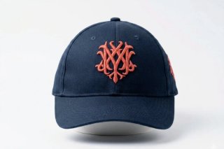 Cappellino blu con ricamo rosso