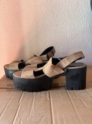 Sandalias Plataforma Beige y Negras