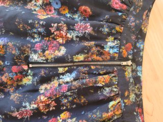 Falda estampada flores negra multicolor