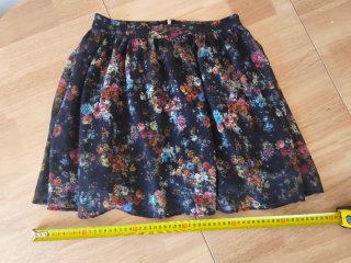 Falda estampada flores negra multicolor
