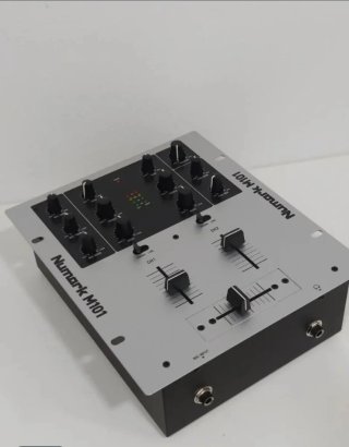 Numark M101 Mesa de Mezclas Plata