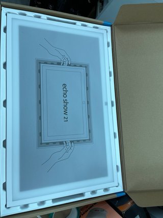 Amazon Echo Show 21 | Spettacolare schermo intelligente HD da 21" con Fire TV integrato