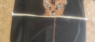 Vestido negro con pedrería de gato
