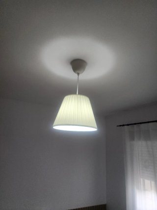 Lámpara de tela blanca para dormitorio