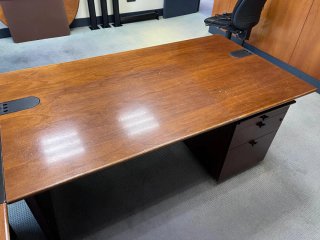 Mesa de oficina madera y metal