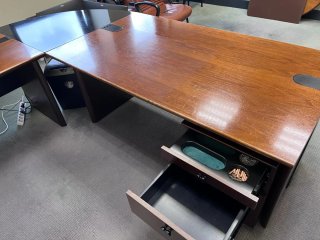 Mesa de oficina madera y metal