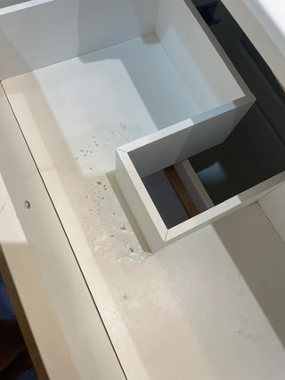 Mueble de baño blanco y madera