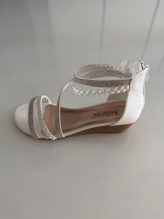 Sandalias cuña blancas con pedrería