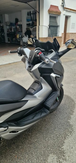 Honda Forza 300 Negra/Gris Maxi-Scooter