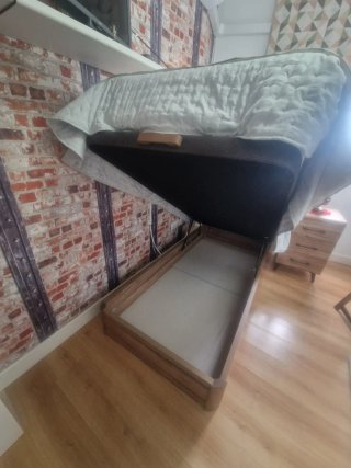 Cama con colchón,mesita de noche, cabecero y store
