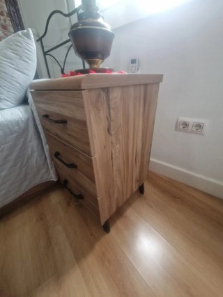 Cama con colchón,mesita de noche, cabecero y store