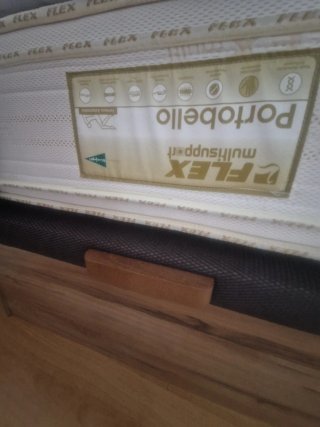 Cama con colchón,mesita de noche, cabecero y store