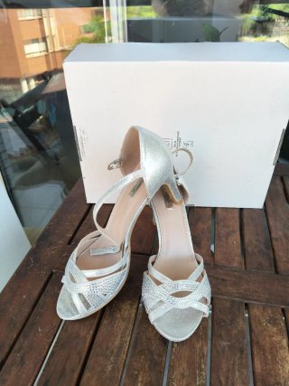 Zapatos de tacón plateados talla 39