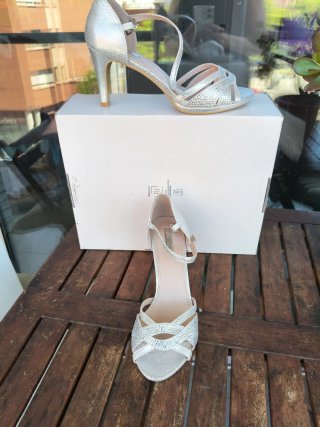 Zapatos de tacón plateados talla 39