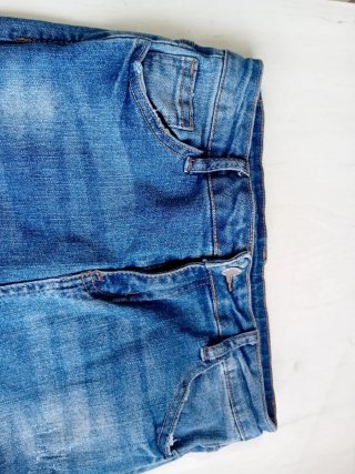 Pantalón vaquero niña desgastado