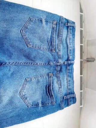 Pantalón vaquero niña desgastado