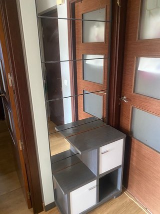 Entradita espejo y mueble gris/blanco