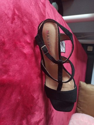Sandalias Negras Tacón Transparente