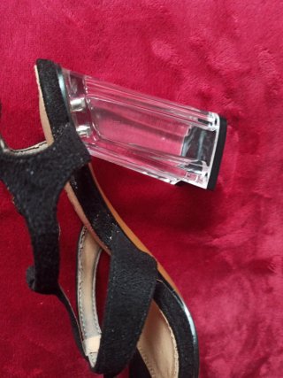 Sandalias Negras Tacón Transparente