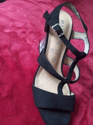 Sandalias Negras Tacón Transparente