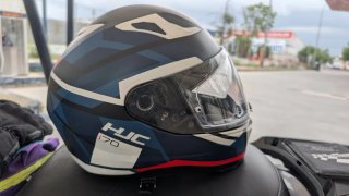 Pack Moto: Casco HJC, Antirrobos, Guantes,Chaqueta