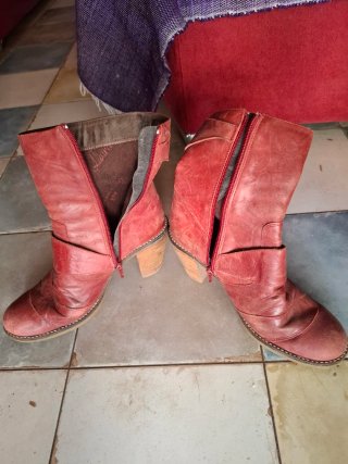 Botines rojos piel talla 37