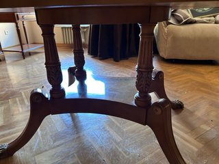 Mesa de comedor grande de madera