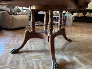 Mesa de comedor grande de madera