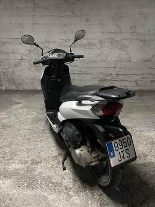 Peugeot Tweet 125cc Blanca