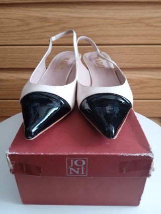 Zapatos slingback Todo beige y negro