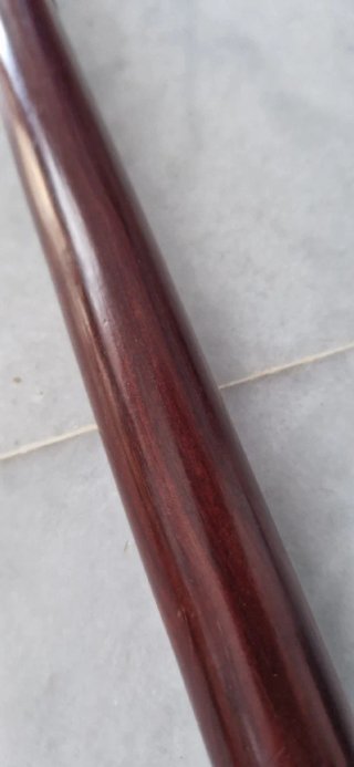 Bastón con empuñadura de mano metal plateado
