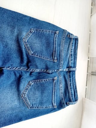Pantalón vaquero mujer desgarrado